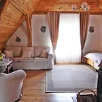 Apartment Oaza Pod Strzecha Klimatyczny Dom Na Wylacznosc Z Jacuzzi I Duzym Ogrodem Ustronie Morskie
