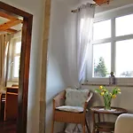 Apartment Oaza Pod Strzecha Klimatyczny Dom Na Wylacznosc Z Jacuzzi I Duzym Ogrodem Ustronie Morskie