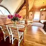 Apartment Oaza Pod Strzecha Klimatyczny Dom Na Wylacznosc Z Jacuzzi I Duzym Ogrodem Ustronie Morskie
