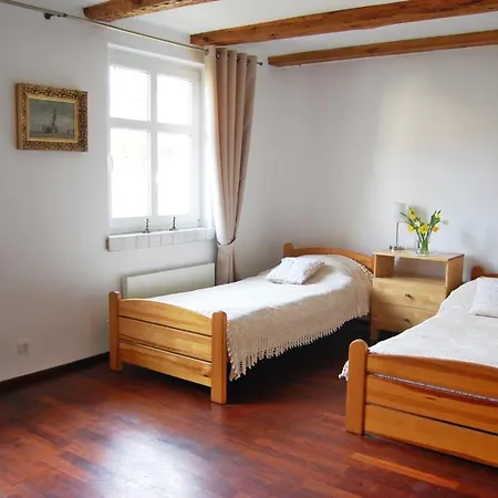 Oaza Pod Strzecha Klimatyczny Dom Z 3 Sypialniami Na Wylacznosc Z Kominkiem I Duzym Ogrodem شقة