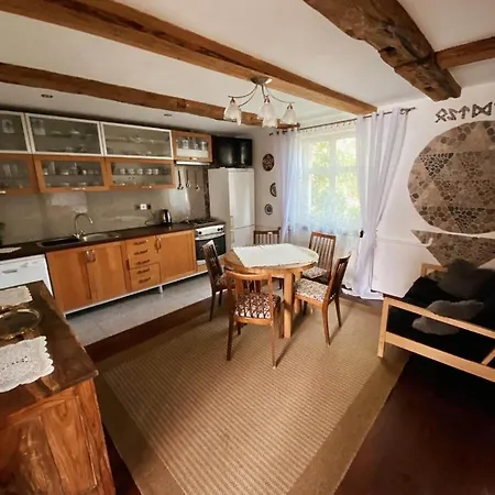 Oaza Pod Strzecha Klimatyczny Dom Z 3 Sypialniami Na Wylacznosc Z Kominkiem I Duzym Ogrodem شقة *