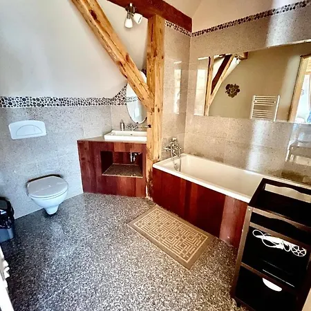Apartament Oaza Pod Strzechą Klimatyczny Dom Na Wyłączność Z Jacuzzi I Dużym Ogrodem Ustronie Morskie