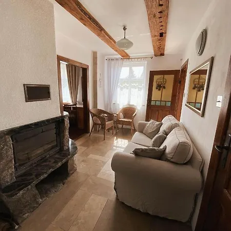 Oaza Pod Strzecha Klimatyczny Dom Z 3 Sypialniami Na Wylacznosc Z Kominkiem I Duzym Ogrodem شقة *