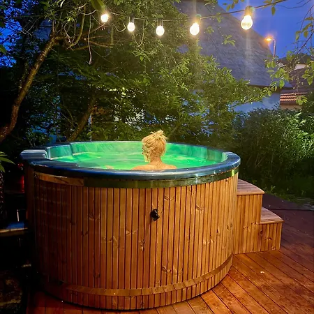 Oaza Pod Strzechą Klimatyczny Dom Na Wyłączność Z Jacuzzi I Dużym Ogrodem